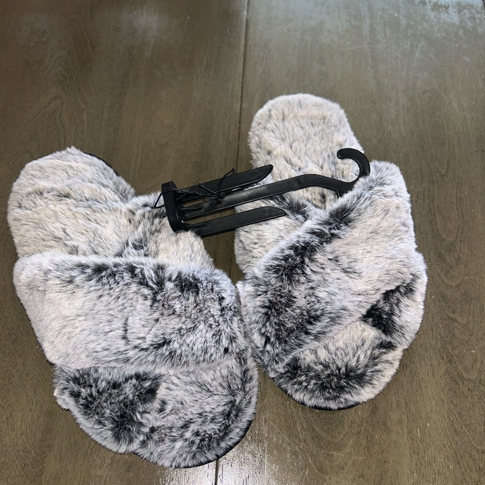Cozy Gray Faux Fur Slippers